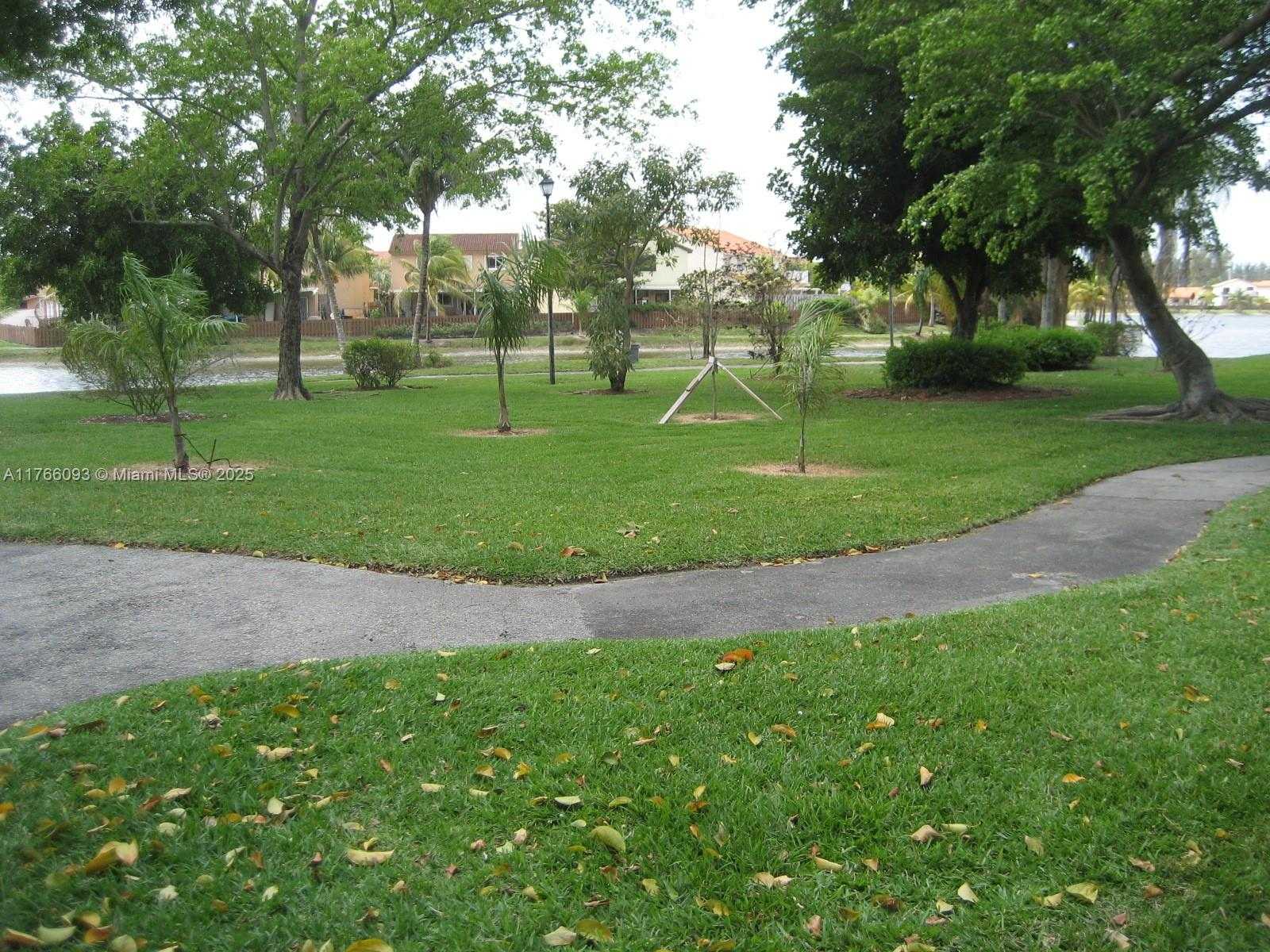 Small Image of 13224 SOUTH WEST 10 TE, Miami Number 27
