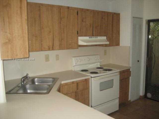 Small Image of 13224 SOUTH WEST 10 TE, Miami Number 4