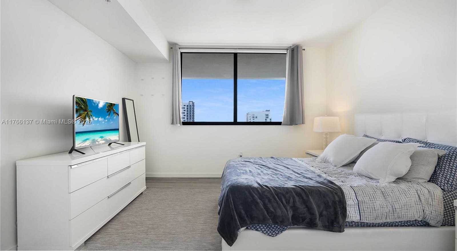 Small Image of 999 SOUTH WEST 1 AVE #2313, Miami Number 13