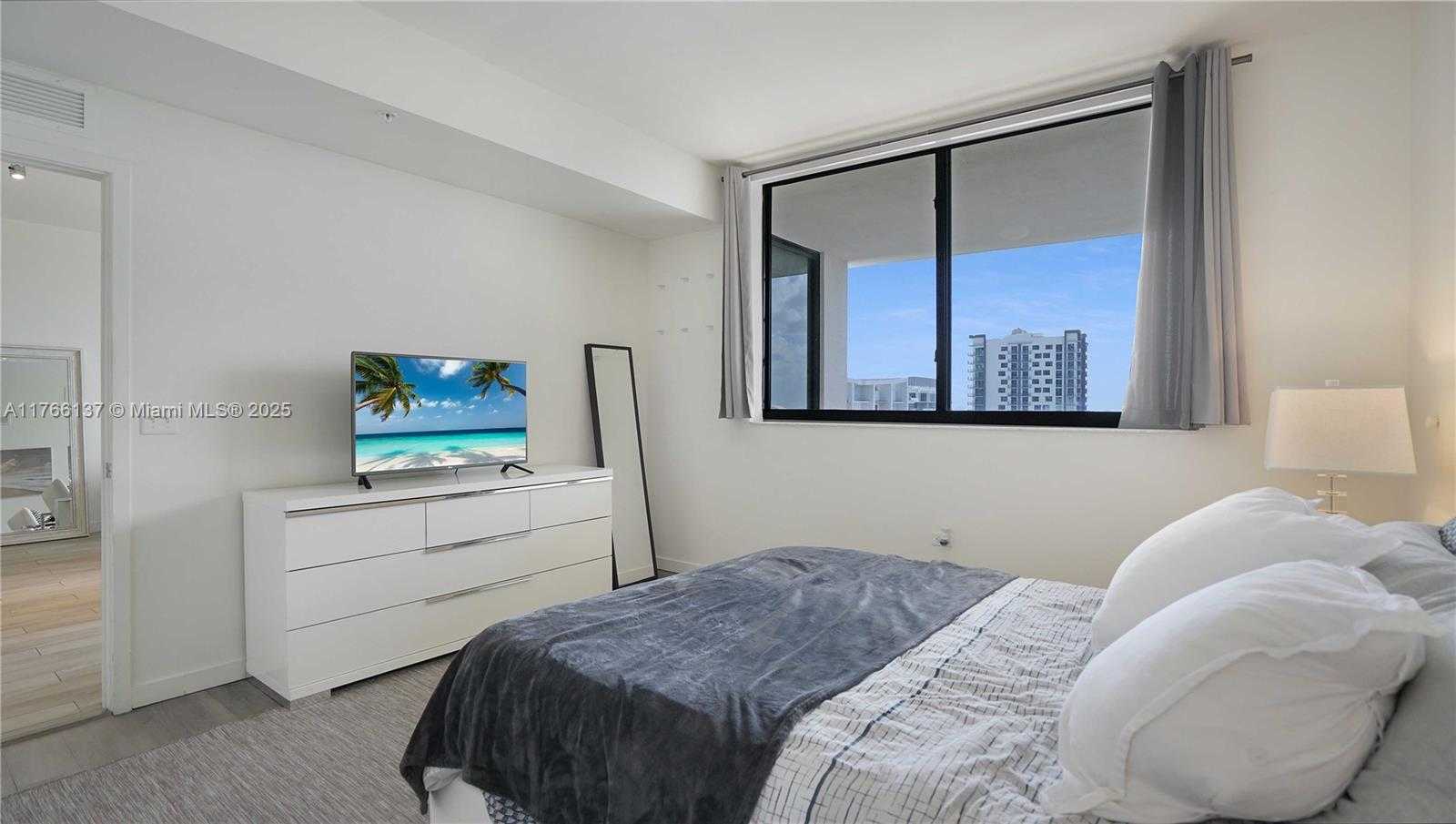 Small Image of 999 SOUTH WEST 1 AVE #2313, Miami Number 14