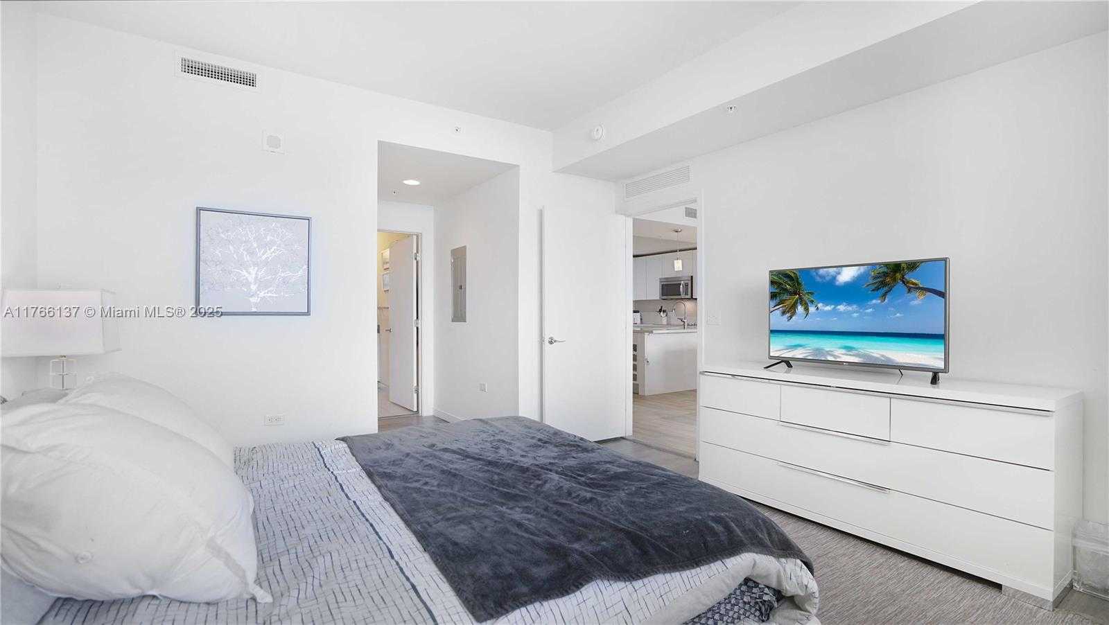 Small Image of 999 SOUTH WEST 1 AVE #2313, Miami Number 16