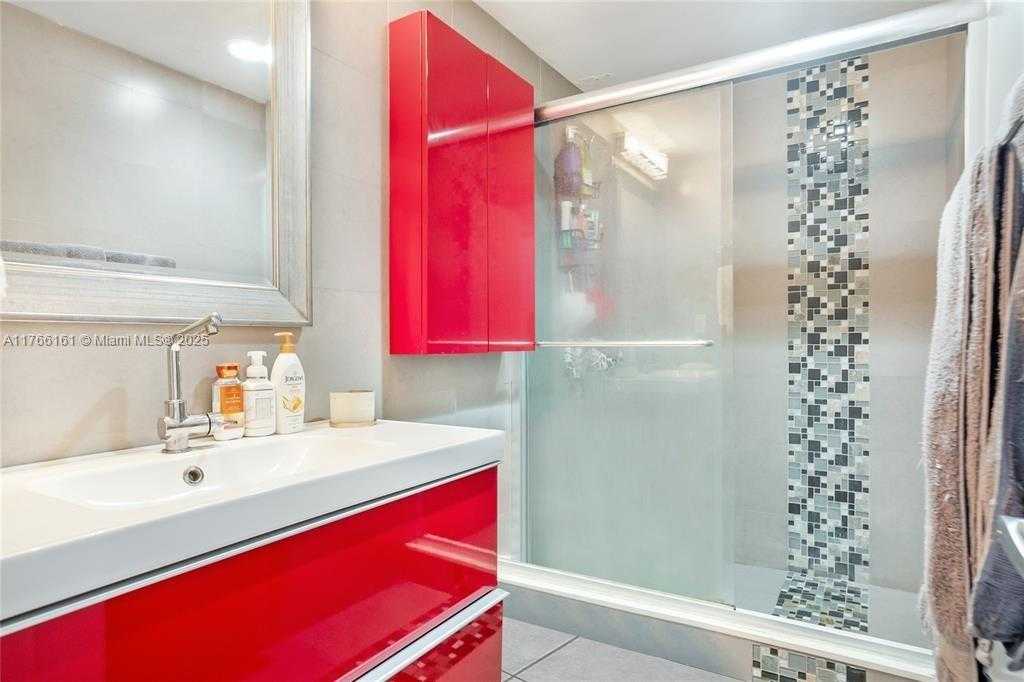 Small Image of 400 KINGS POINT DR #1229, Sunny Isles Beach Number 11