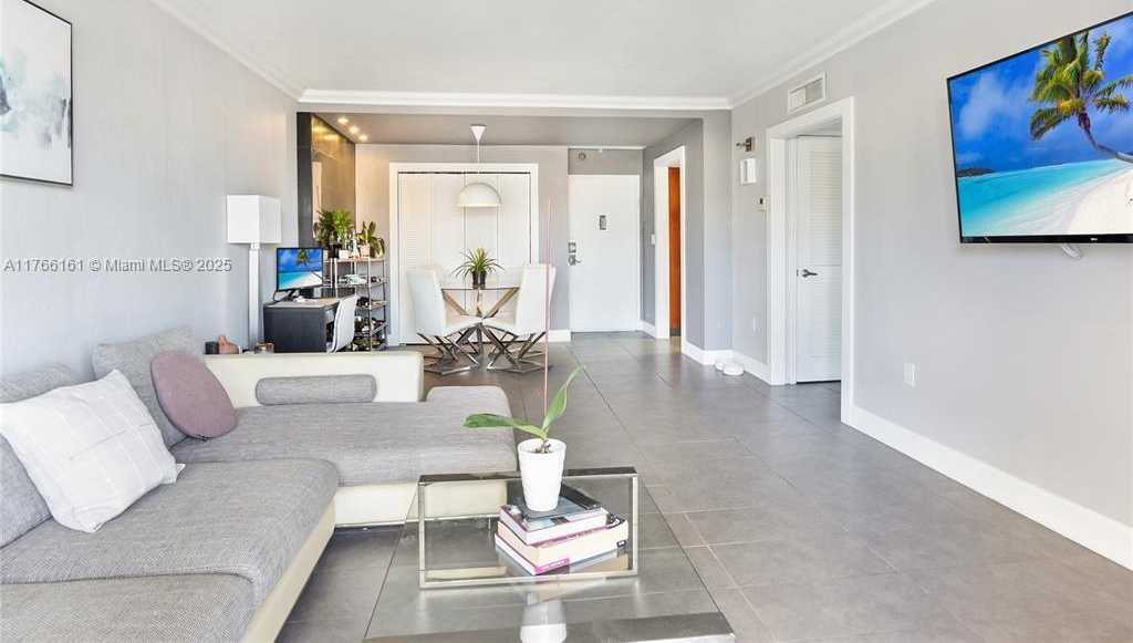 Small Image of 400 KINGS POINT DR #1229, Sunny Isles Beach Number 4