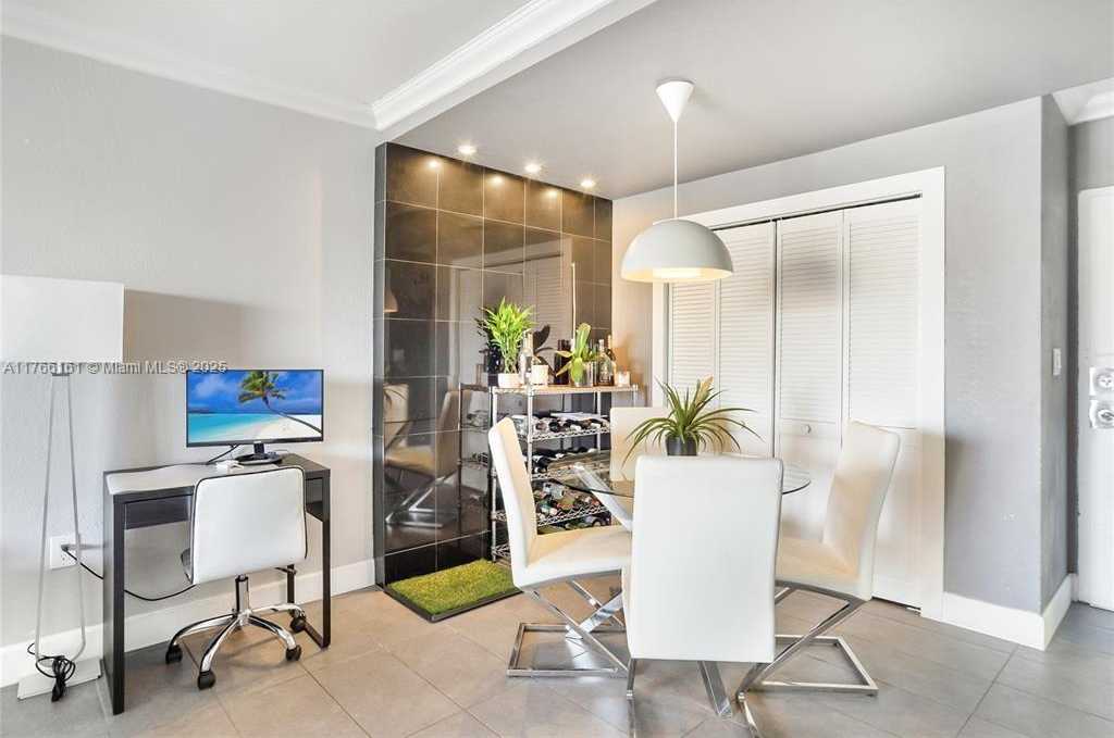 Small Image of 400 KINGS POINT DR #1229, Sunny Isles Beach Number 5