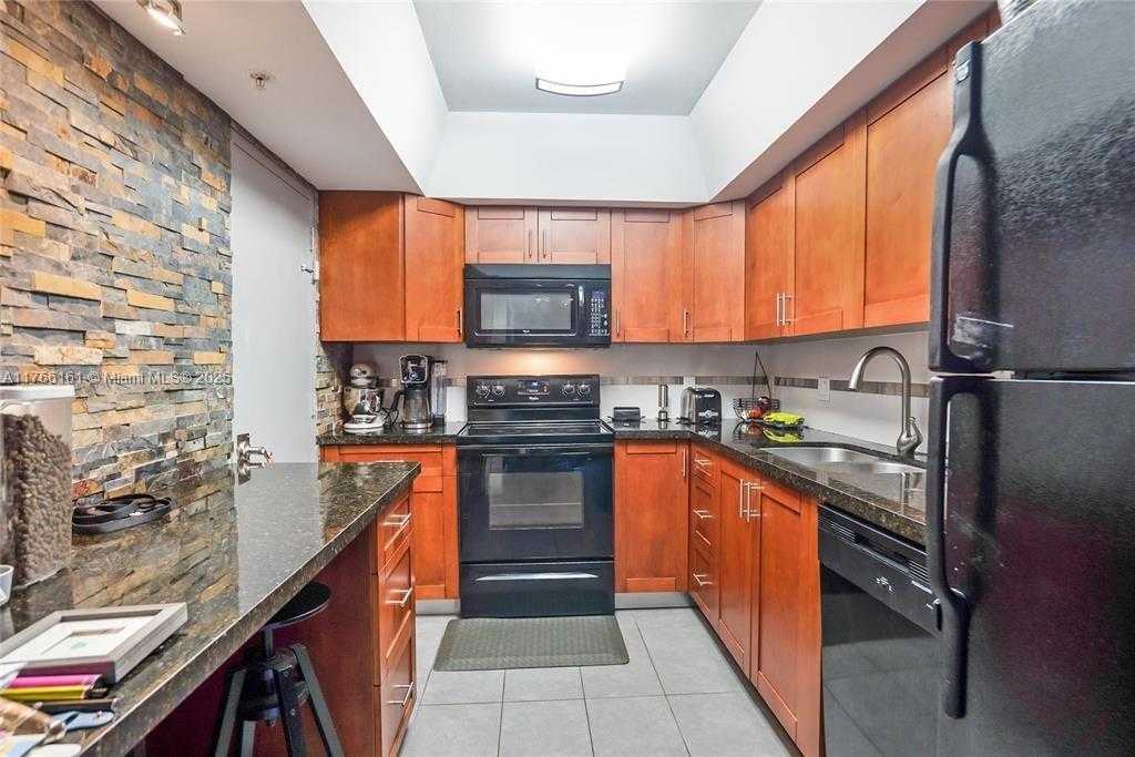 Small Image of 400 KINGS POINT DR #1229, Sunny Isles Beach Number 8