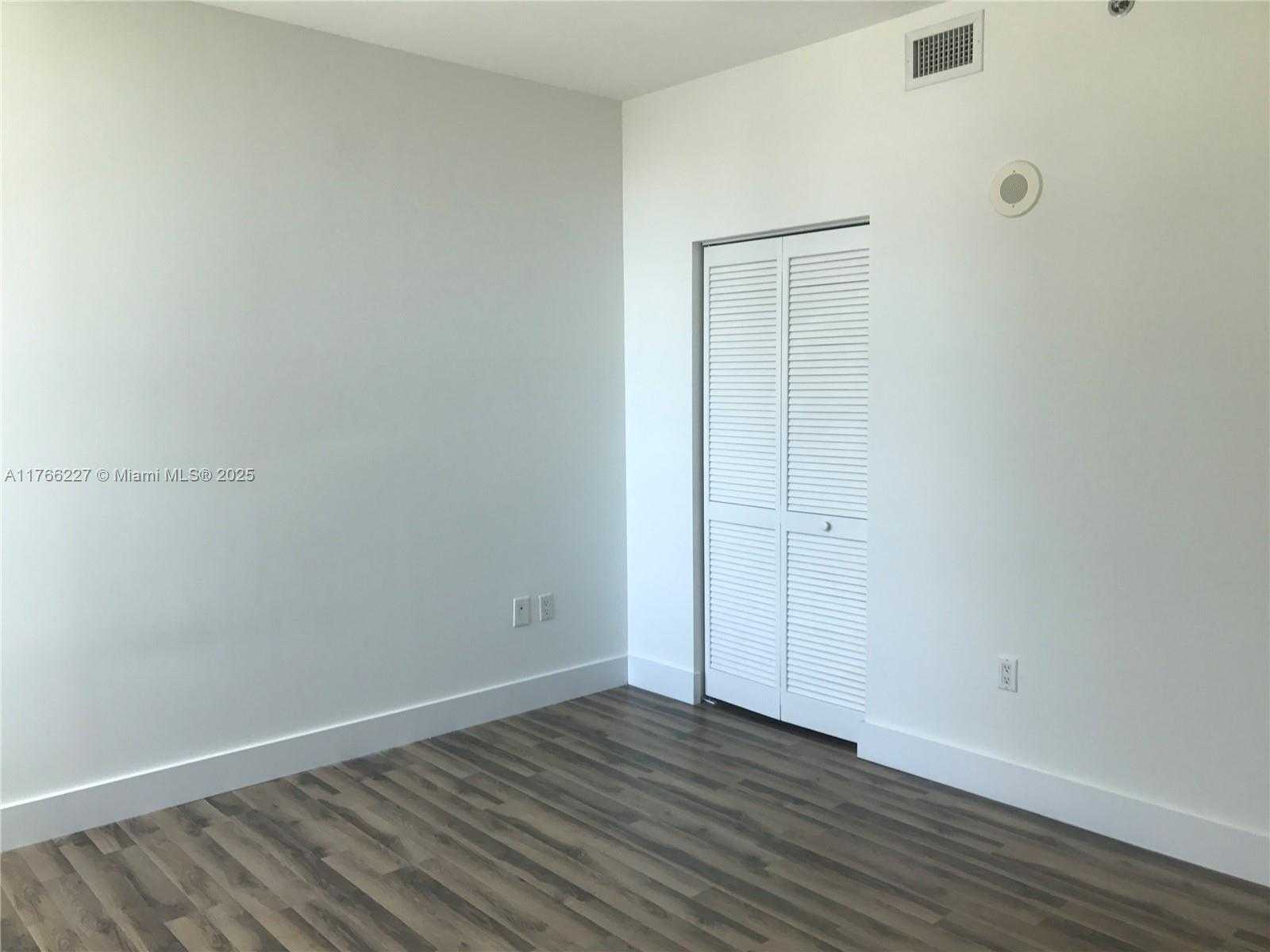 Small Image of 951 BRICKELL AVE #3009, Miami Number 13