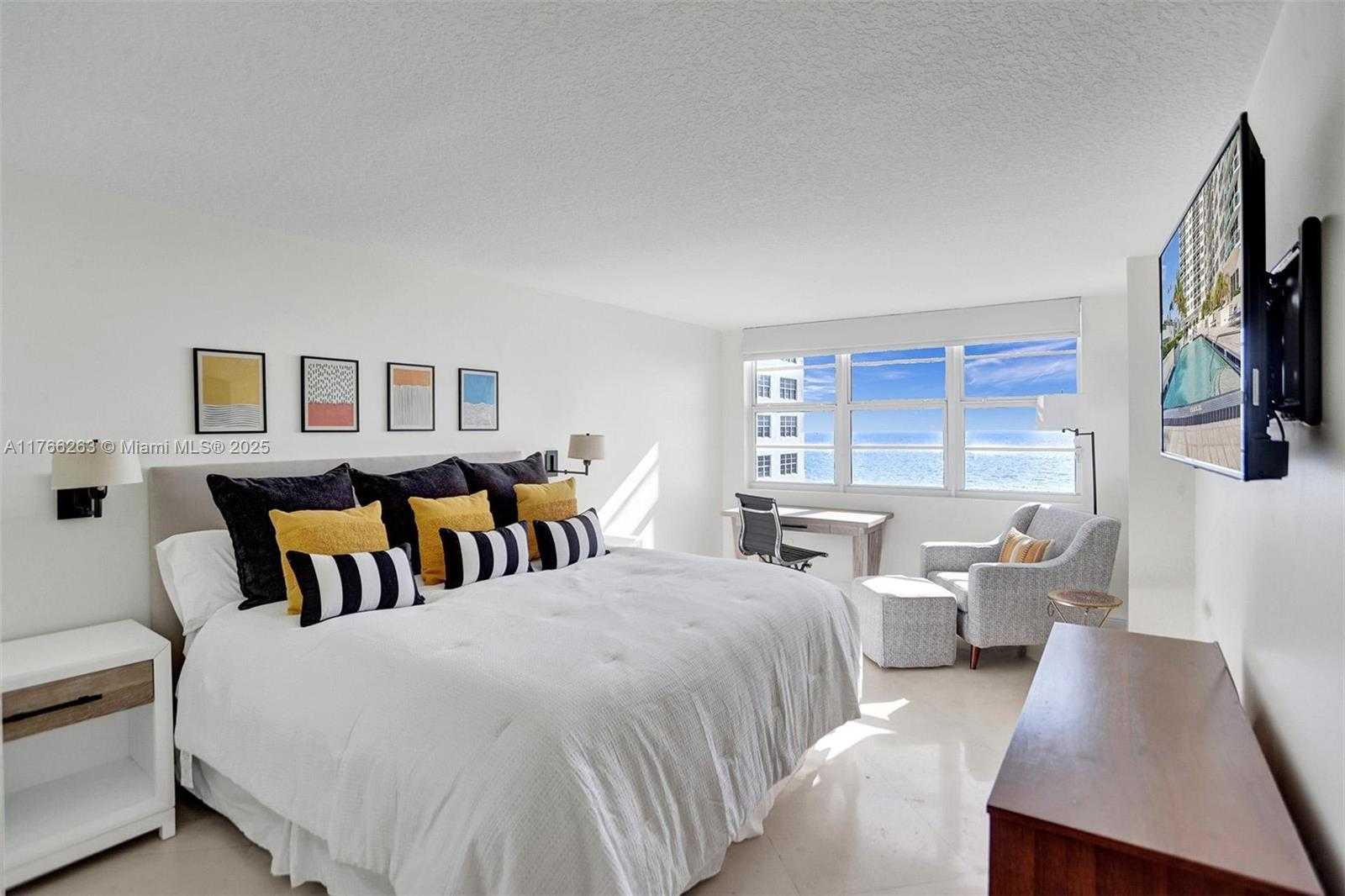 Small Image of 6917 COLLINS AVE #915, Miami Beach Number 12