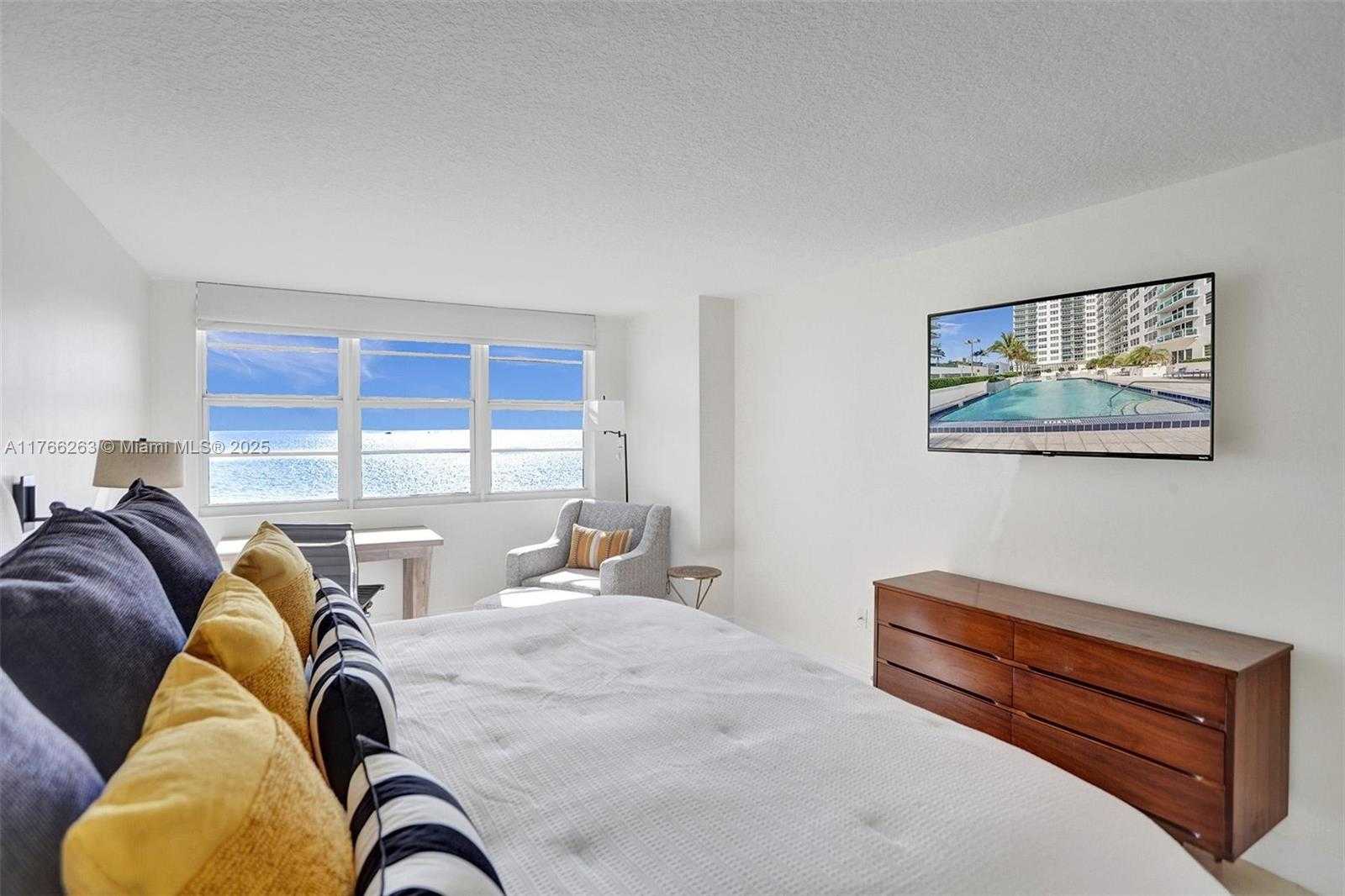 Small Image of 6917 COLLINS AVE #915, Miami Beach Number 13