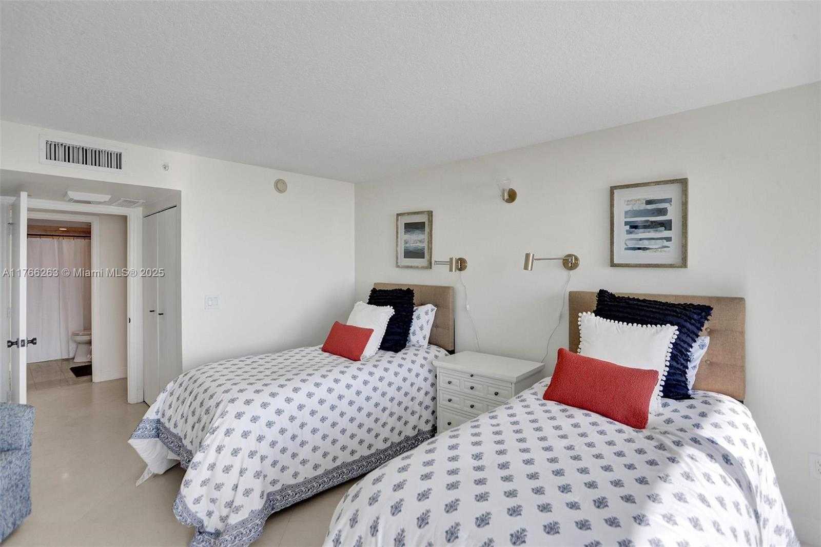 Small Image of 6917 COLLINS AVE #915, Miami Beach Number 19
