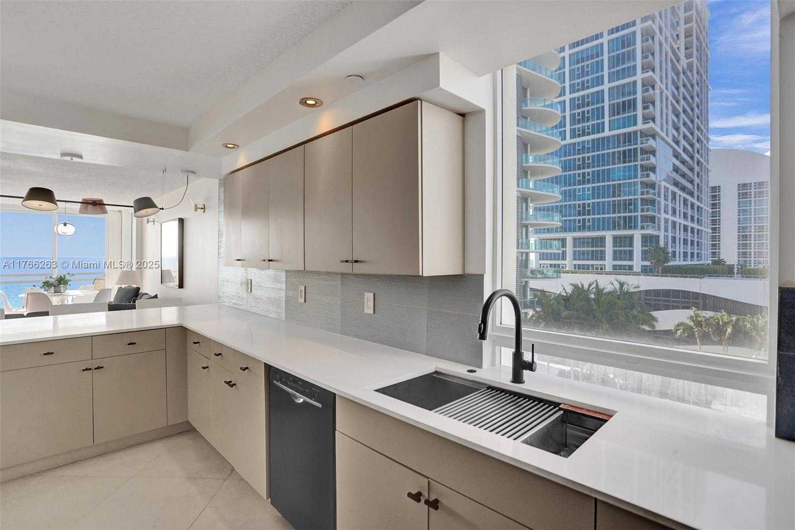 Small Image of 6917 COLLINS AVE #915, Miami Beach Number 8