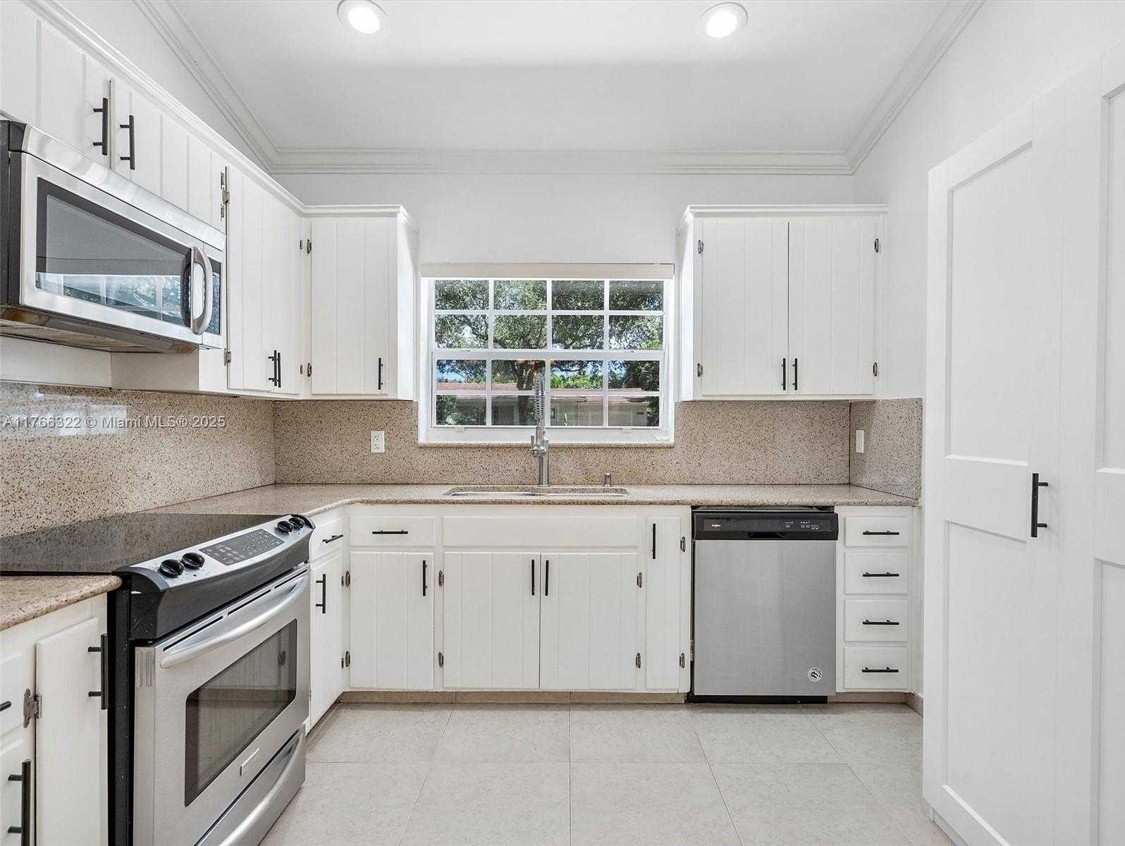 Small Image of 731 SISTINA AV, Coral Gables Number 3