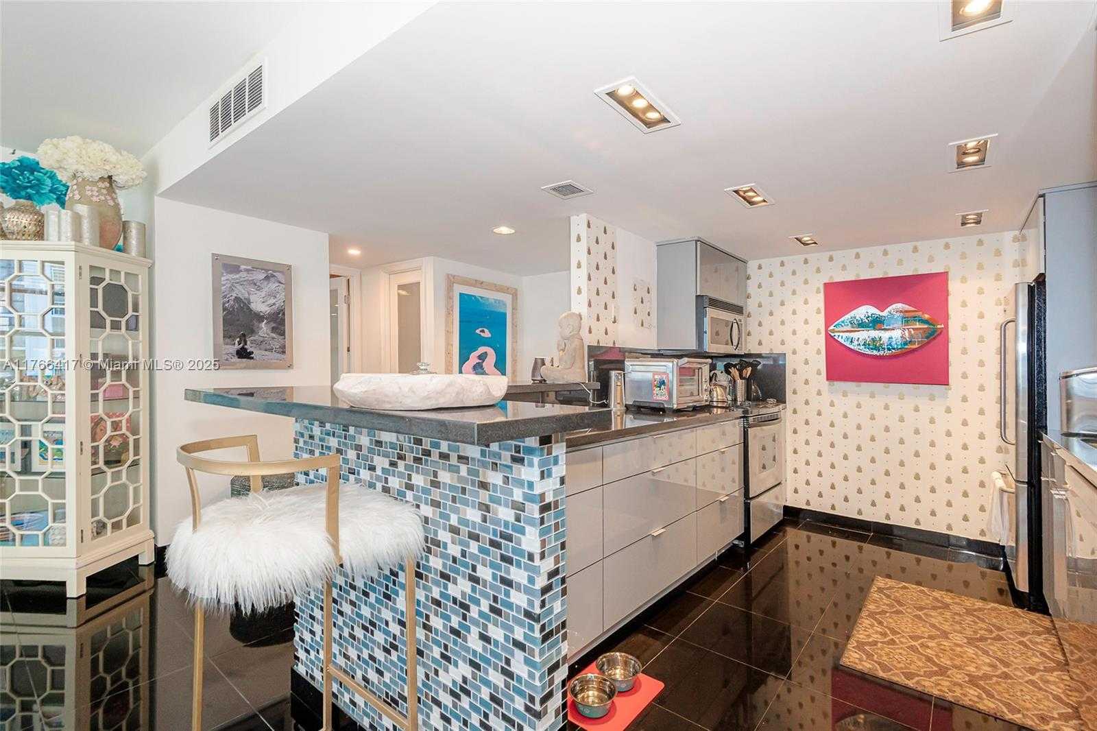 Small Image of 11 ISLAND AVE #409, Miami Beach Number 3