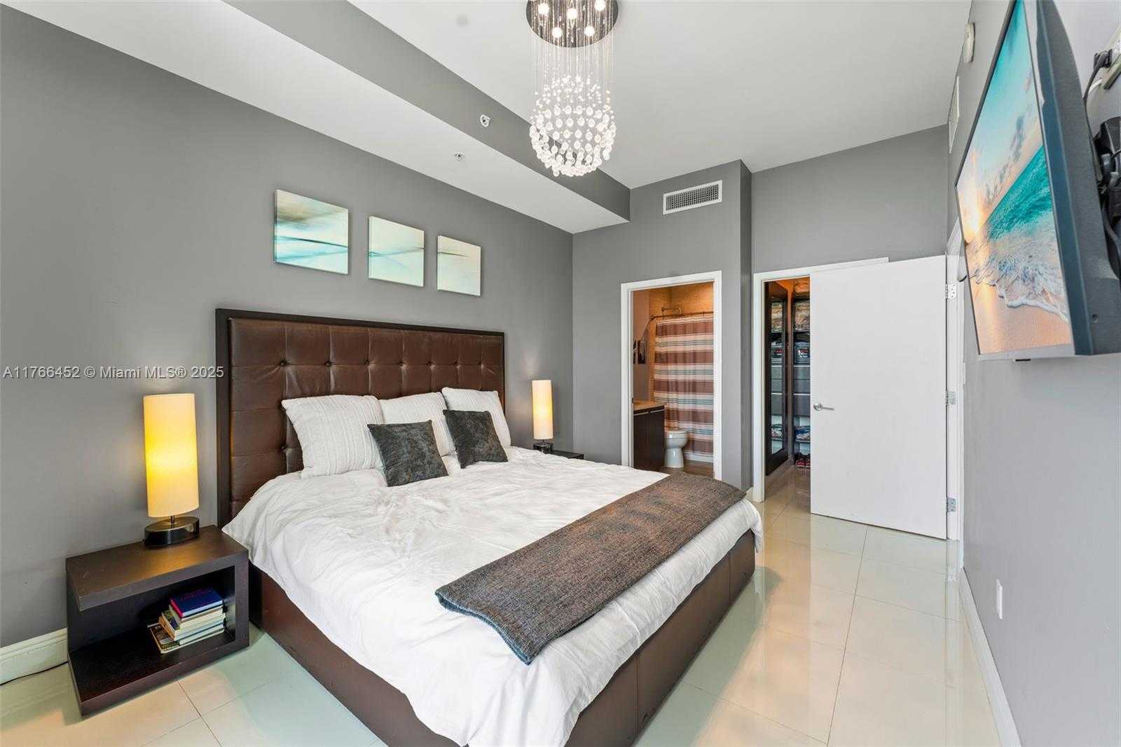 Small Image of 7930 EAST DR #607, North Bay Village Number 14