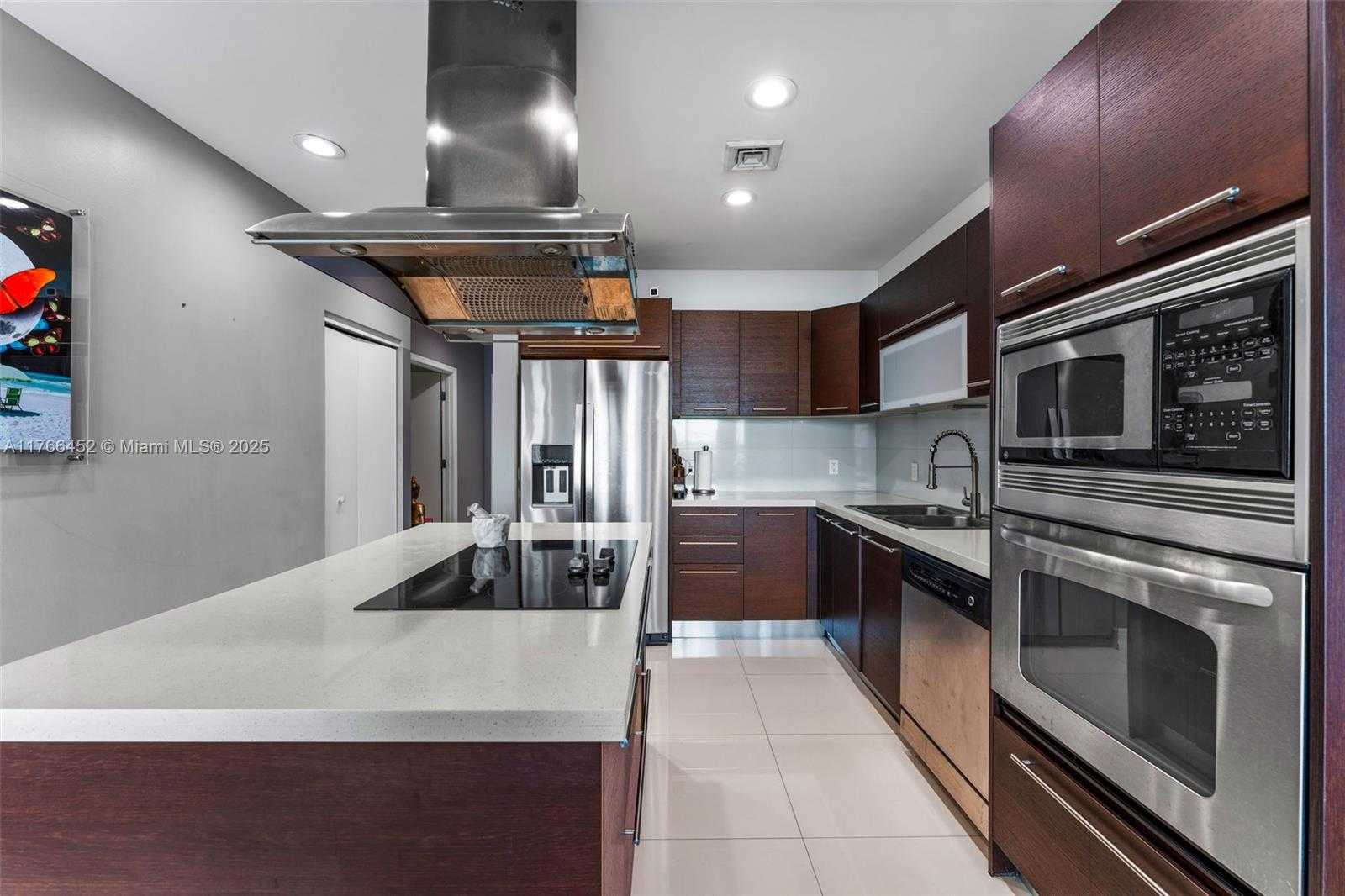 Small Image of 7930 EAST DR #607, North Bay Village Number 6
