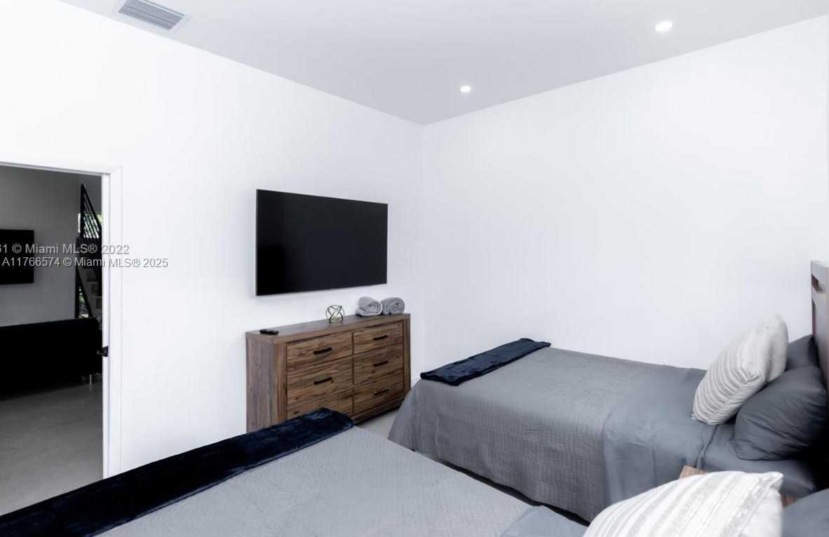Small Image of 7107 NORTH EAST 4TH CT #4, Miami Number 25