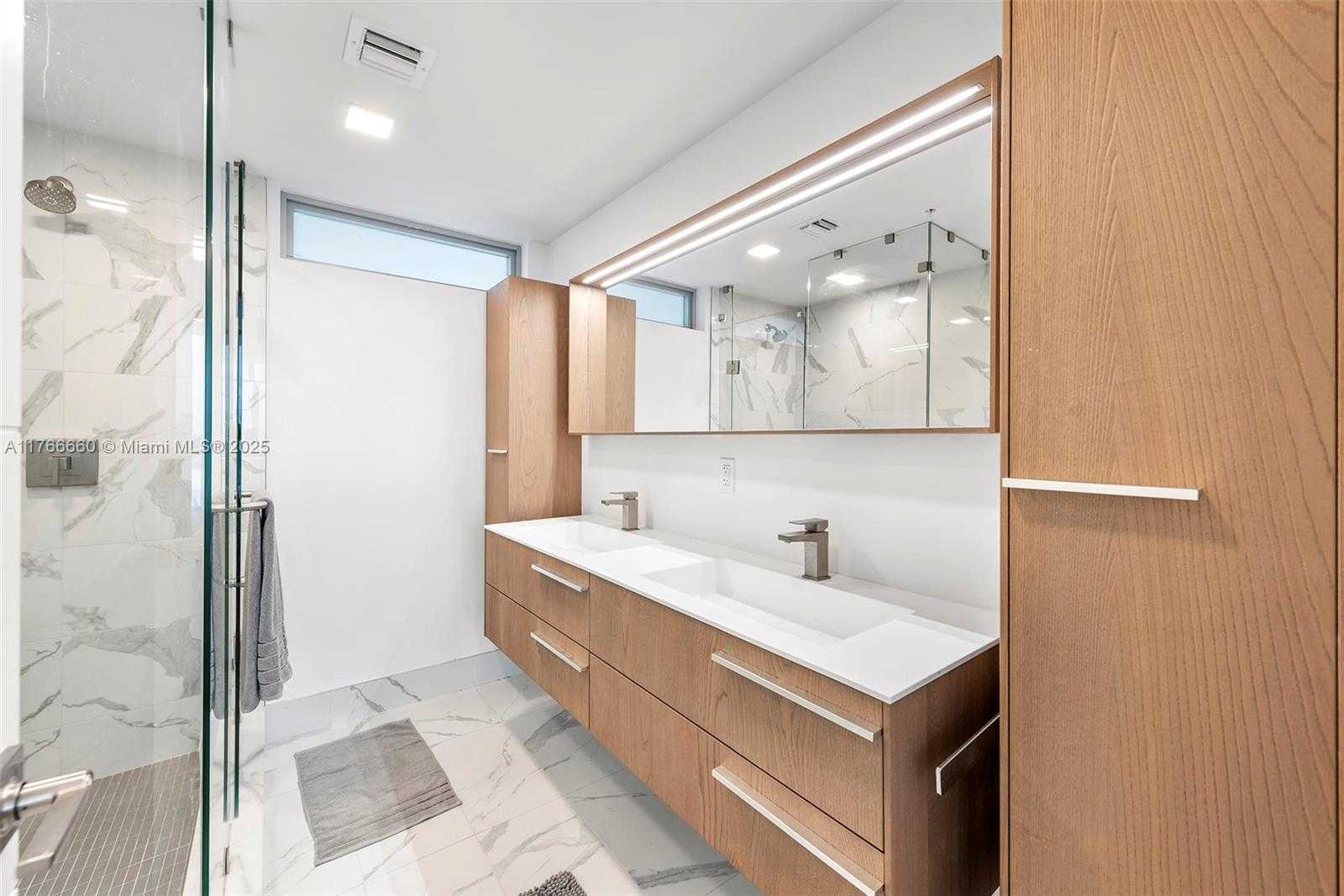 Small Image of 9521 EAST BAY HARBOR DR #905, Bay Harbor Islands Number 16