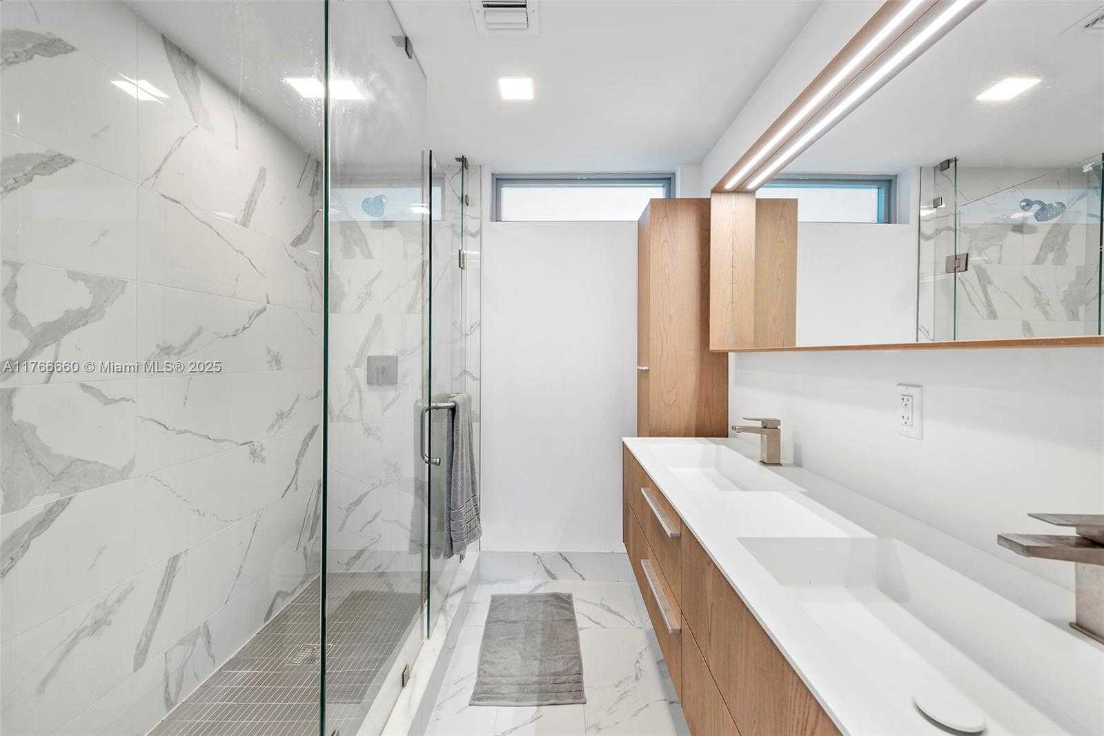 Small Image of 9521 EAST BAY HARBOR DR #905, Bay Harbor Islands Number 17