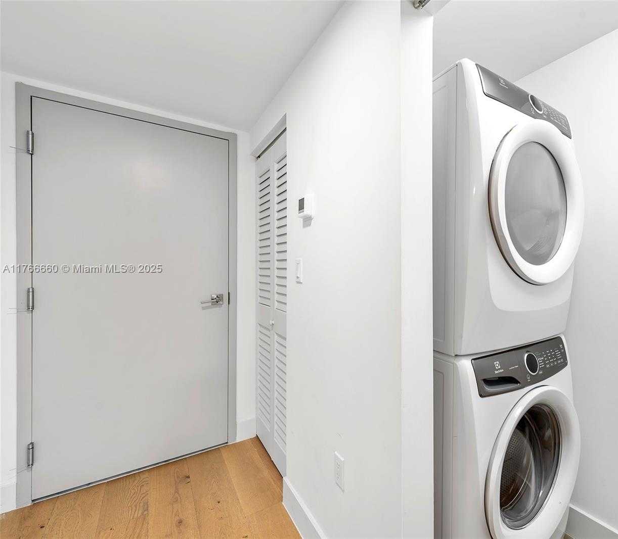 Small Image of 9521 EAST BAY HARBOR DR #905, Bay Harbor Islands Number 26