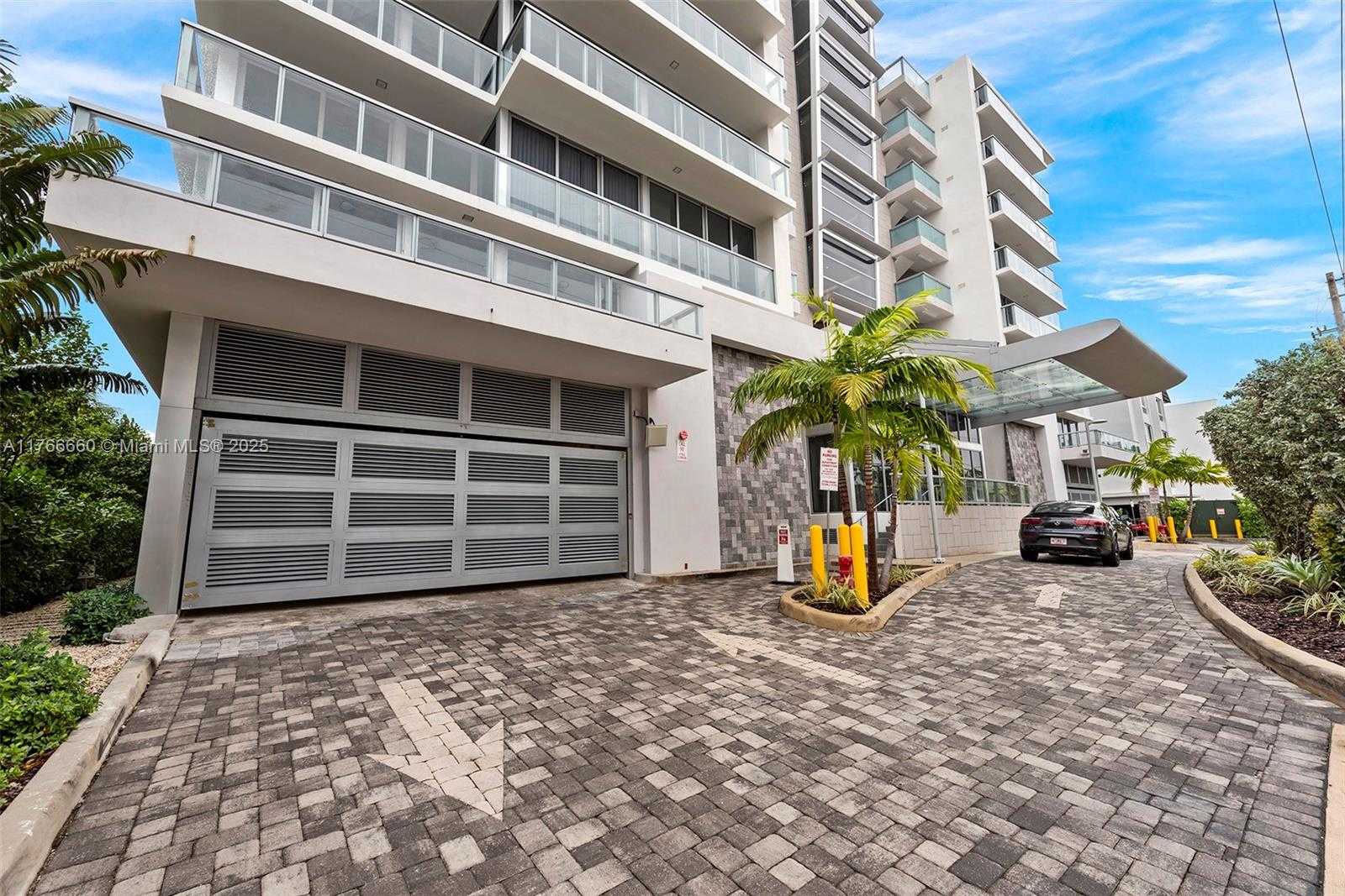 Small Image of 9521 EAST BAY HARBOR DR #905, Bay Harbor Islands Number 51