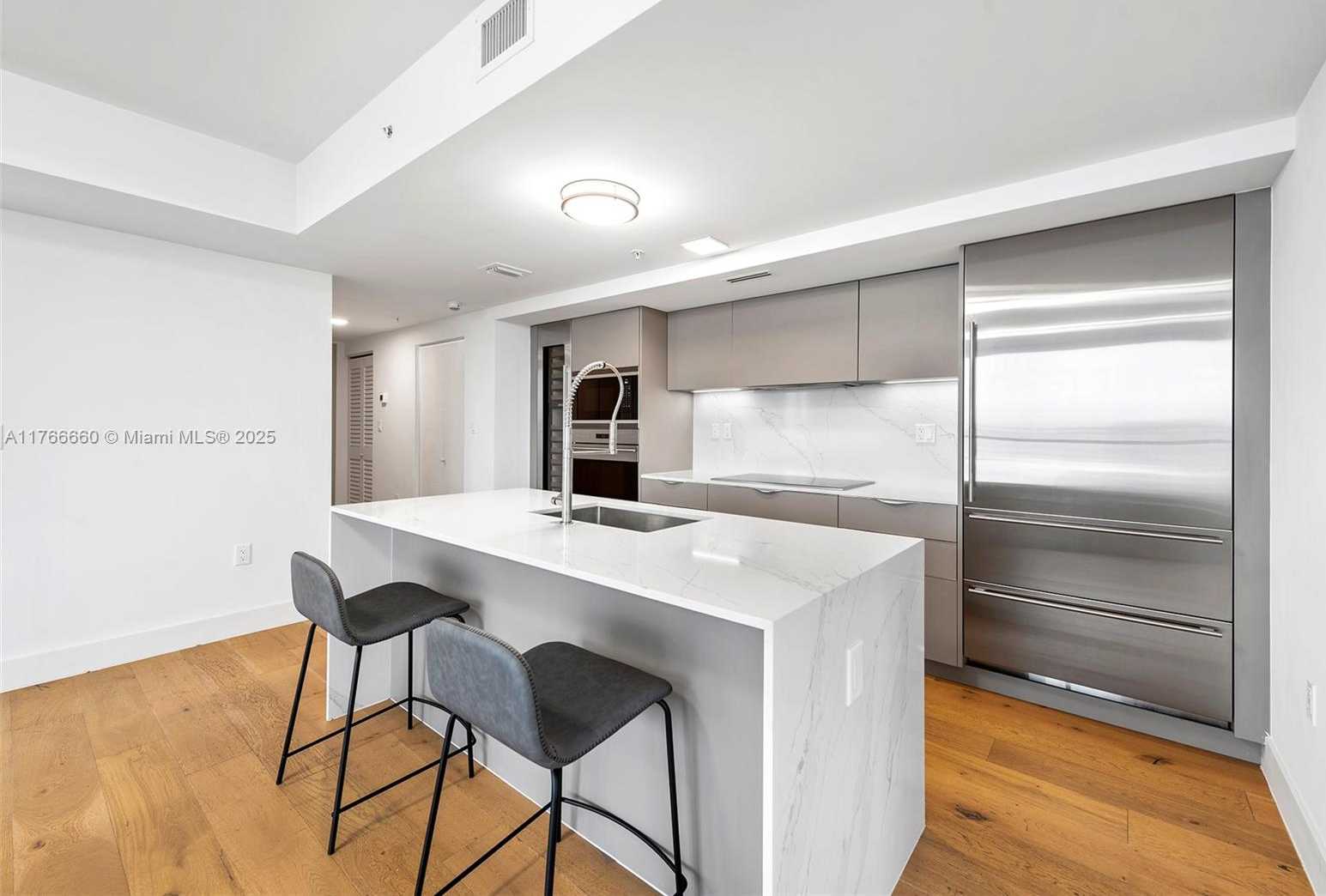 Small Image of 9521 EAST BAY HARBOR DR #905, Bay Harbor Islands Number 7