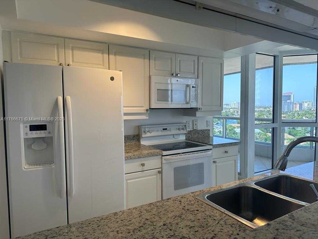 Small Image of 21205 YACHT CLUB DR #1101, Aventura Number 12