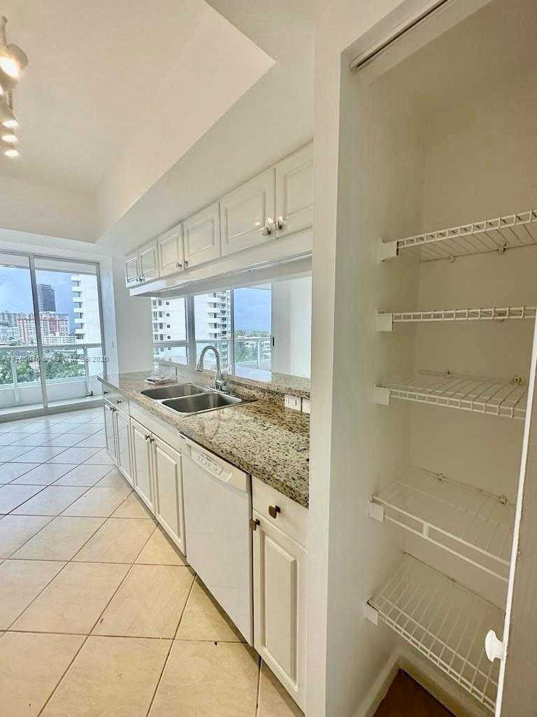 Small Image of 21205 YACHT CLUB DR #1101, Aventura Number 13