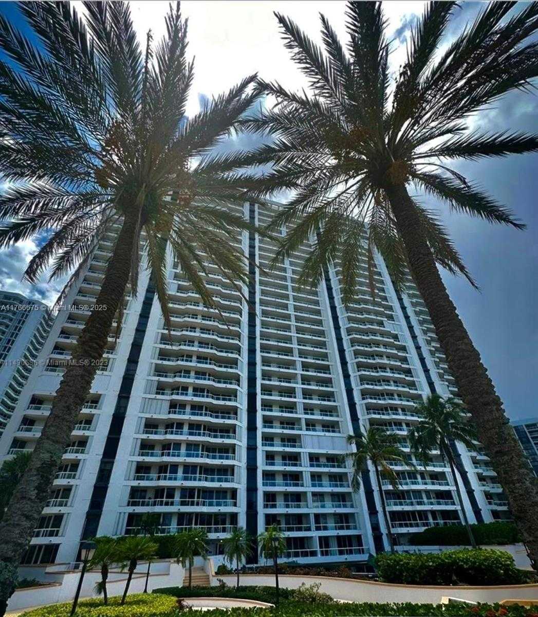 Small Image of 21205 YACHT CLUB DR #1101, Aventura Number 2