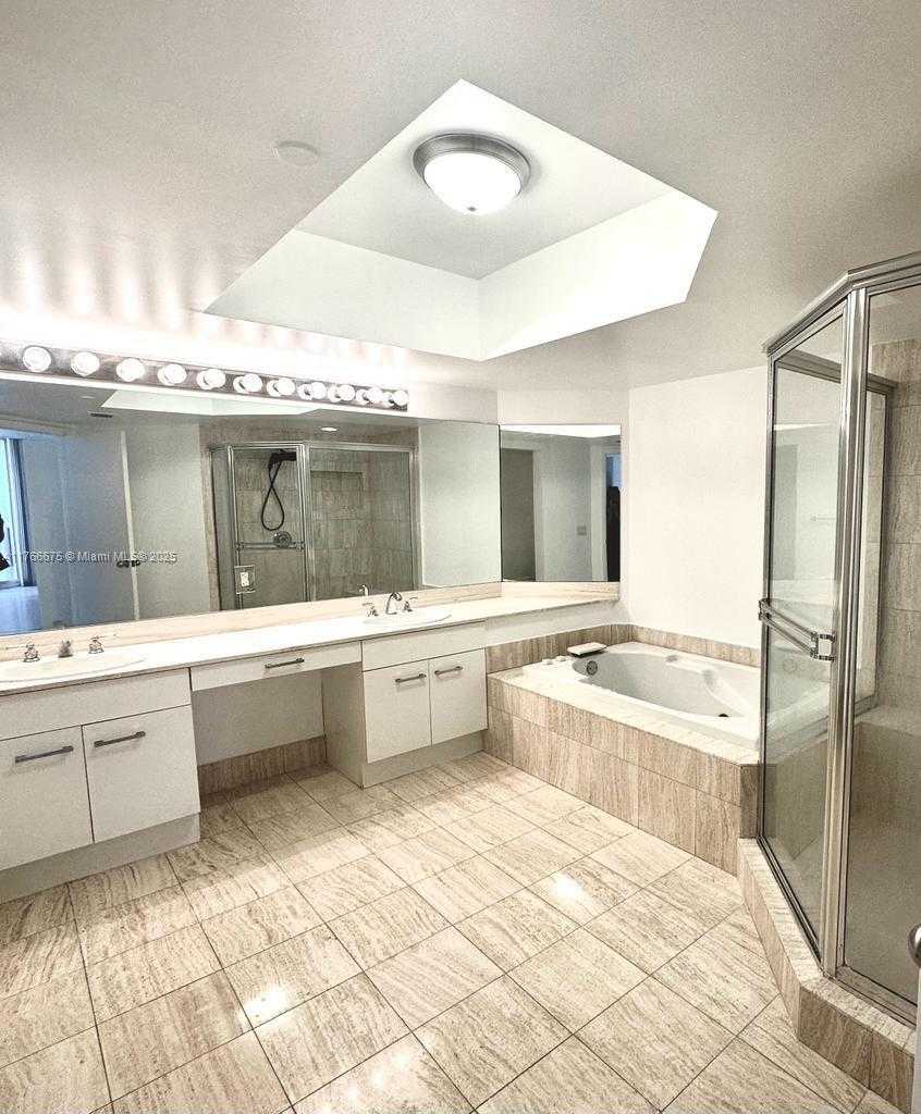 Small Image of 21205 YACHT CLUB DR #1101, Aventura Number 22