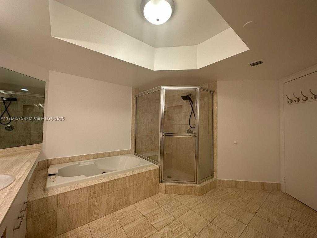 Small Image of 21205 YACHT CLUB DR #1101, Aventura Number 23