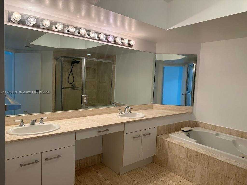Small Image of 21205 YACHT CLUB DR #1101, Aventura Number 24