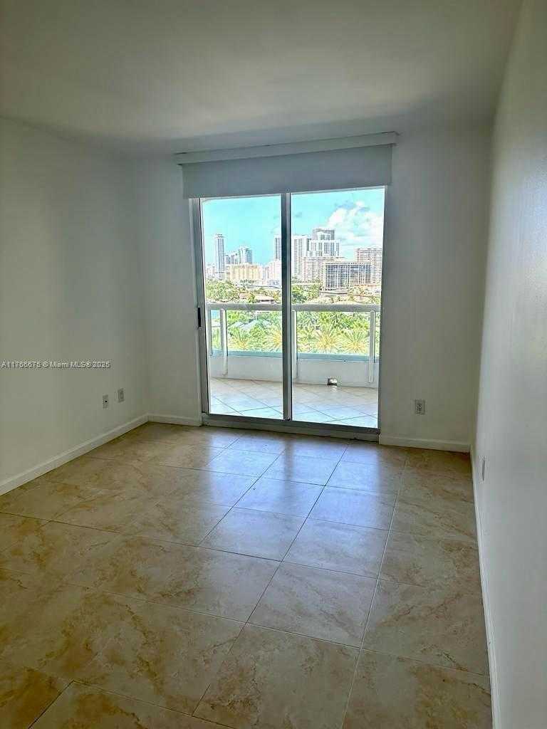 Small Image of 21205 YACHT CLUB DR #1101, Aventura Number 26