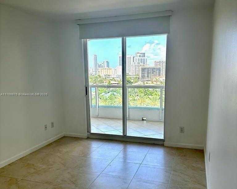 Small Image of 21205 YACHT CLUB DR #1101, Aventura Number 27