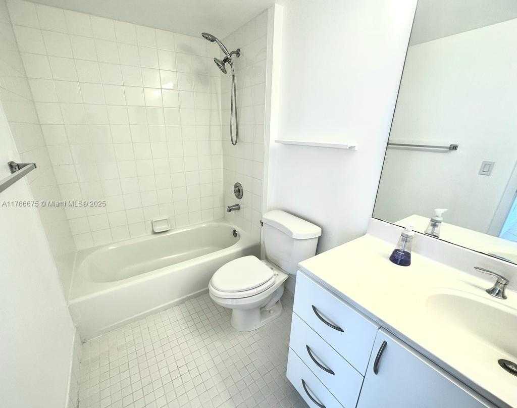 Small Image of 21205 YACHT CLUB DR #1101, Aventura Number 31