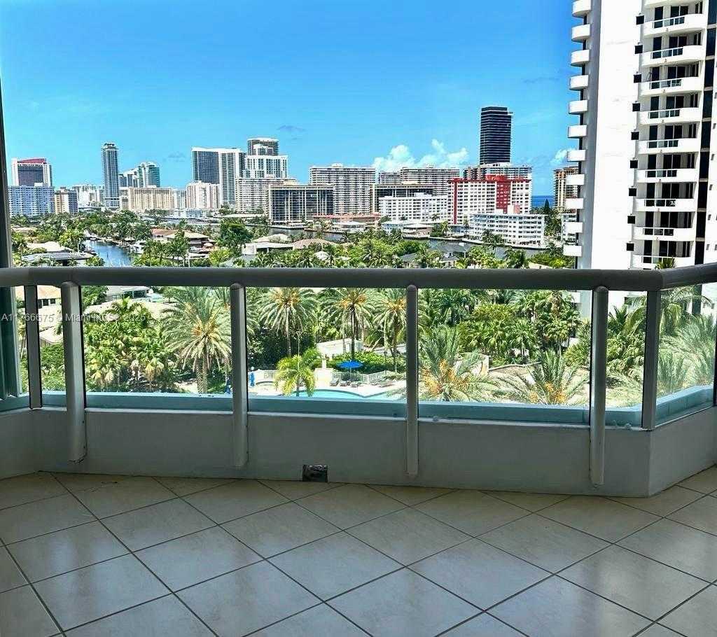 Small Image of 21205 YACHT CLUB DR #1101, Aventura Number 35