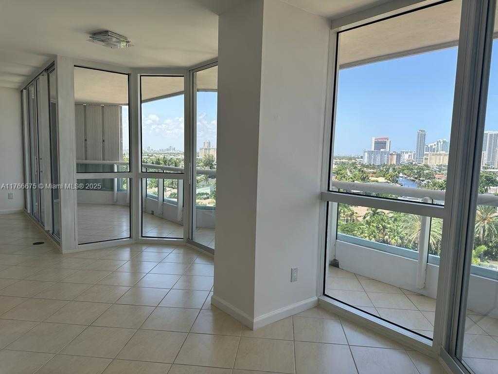 Small Image of 21205 YACHT CLUB DR #1101, Aventura Number 36