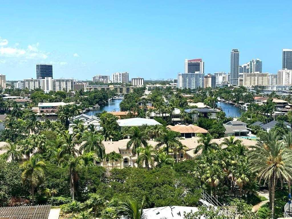 Small Image of 21205 YACHT CLUB DR #1101, Aventura Number 4