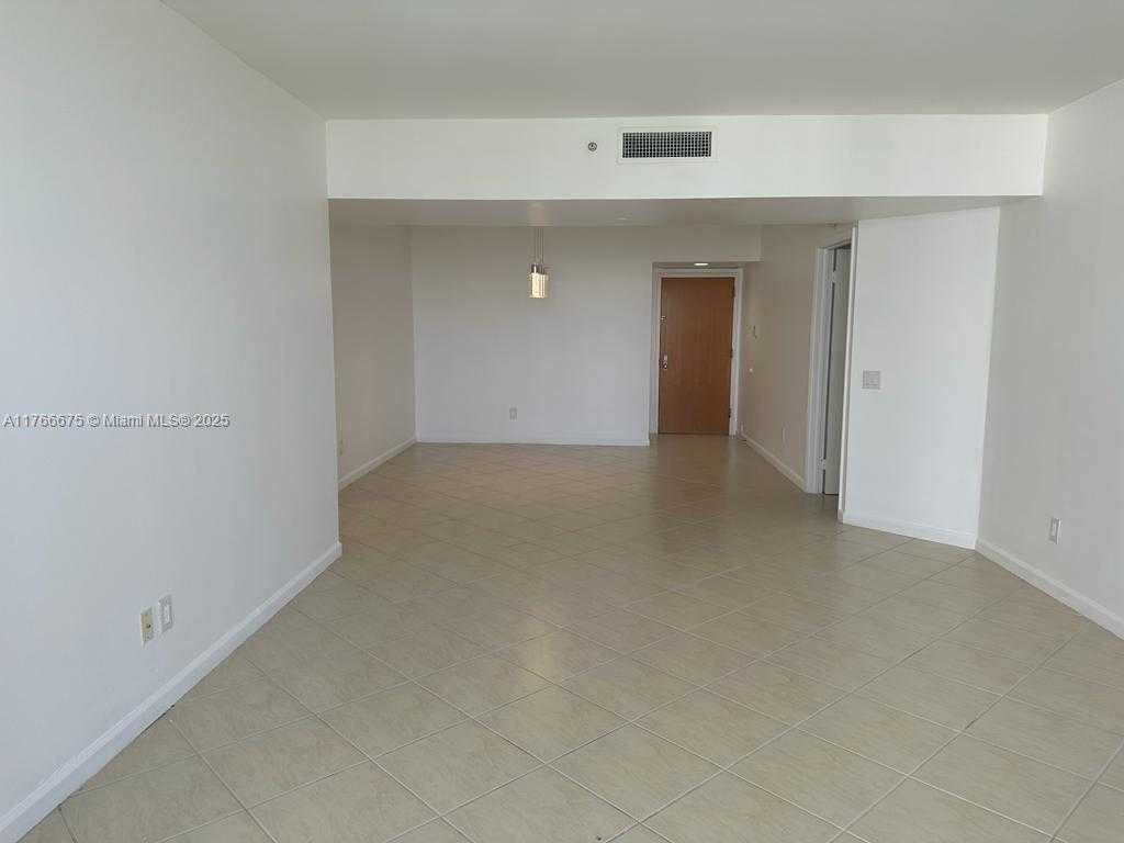 Small Image of 21205 YACHT CLUB DR #1101, Aventura Number 5