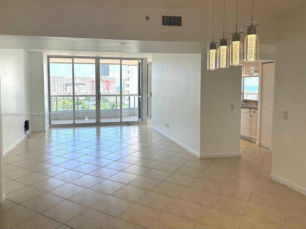 Small Image of 21205 YACHT CLUB DR #1101, Aventura Number 6