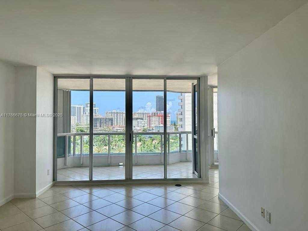 Small Image of 21205 YACHT CLUB DR #1101, Aventura Number 7