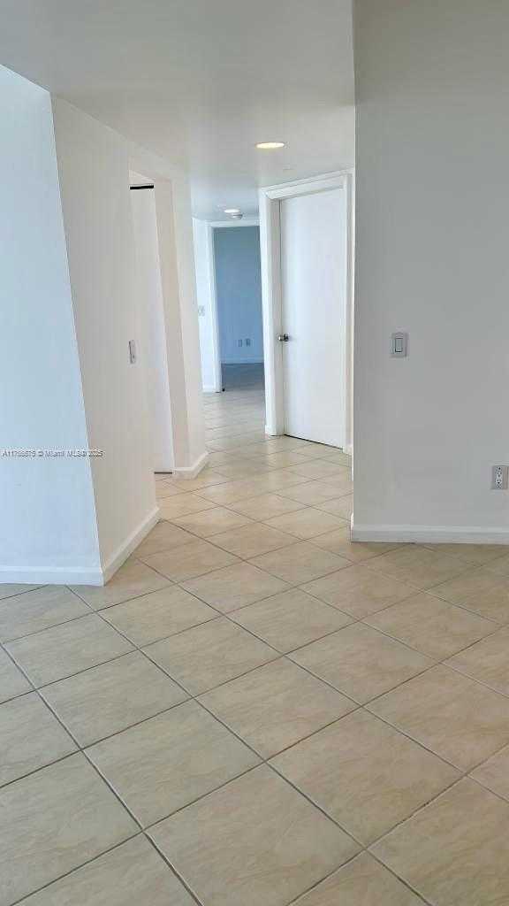 Small Image of 21205 YACHT CLUB DR #1101, Aventura Number 9