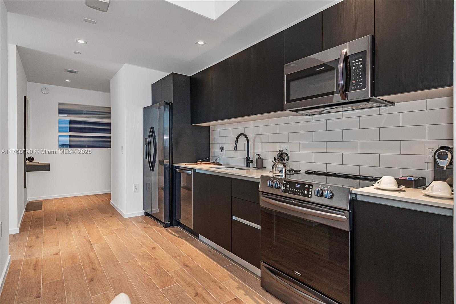 Small Image of 398 NORTH EAST 5TH ST #4211, Miami Number 18