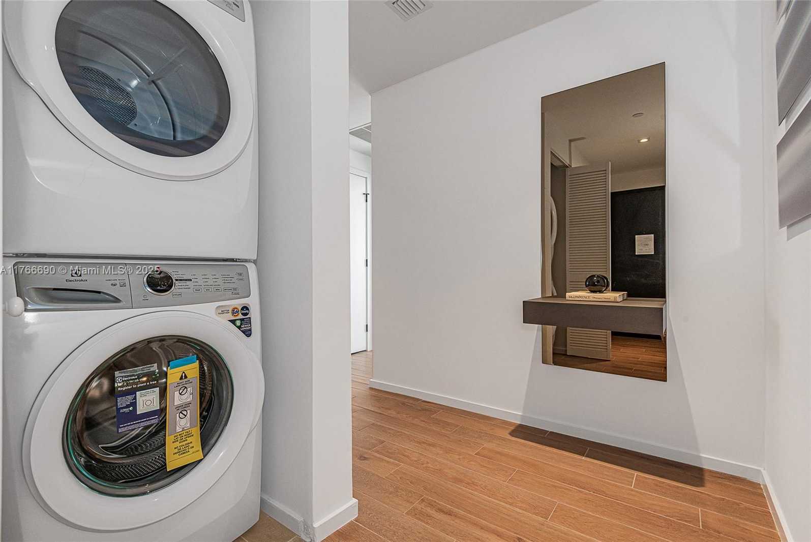 Small Image of 398 NORTH EAST 5TH ST #4211, Miami Number 22