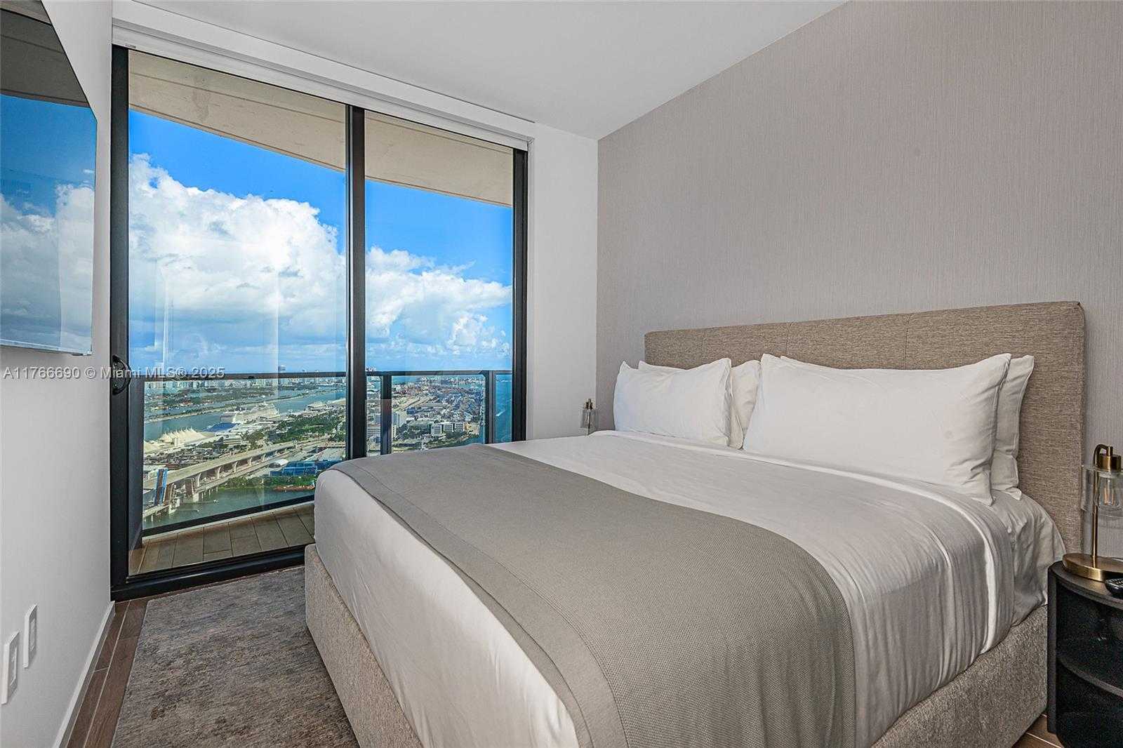 Small Image of 398 NORTH EAST 5TH ST #4211, Miami Number 29