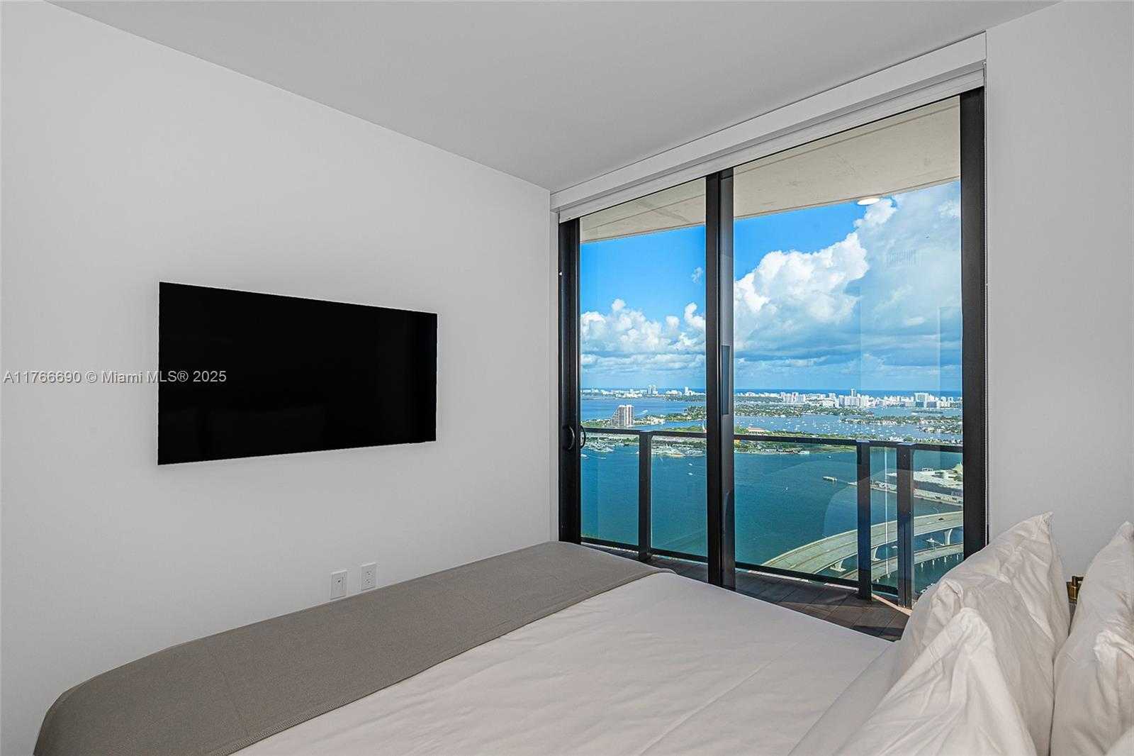Small Image of 398 NORTH EAST 5TH ST #4211, Miami Number 30