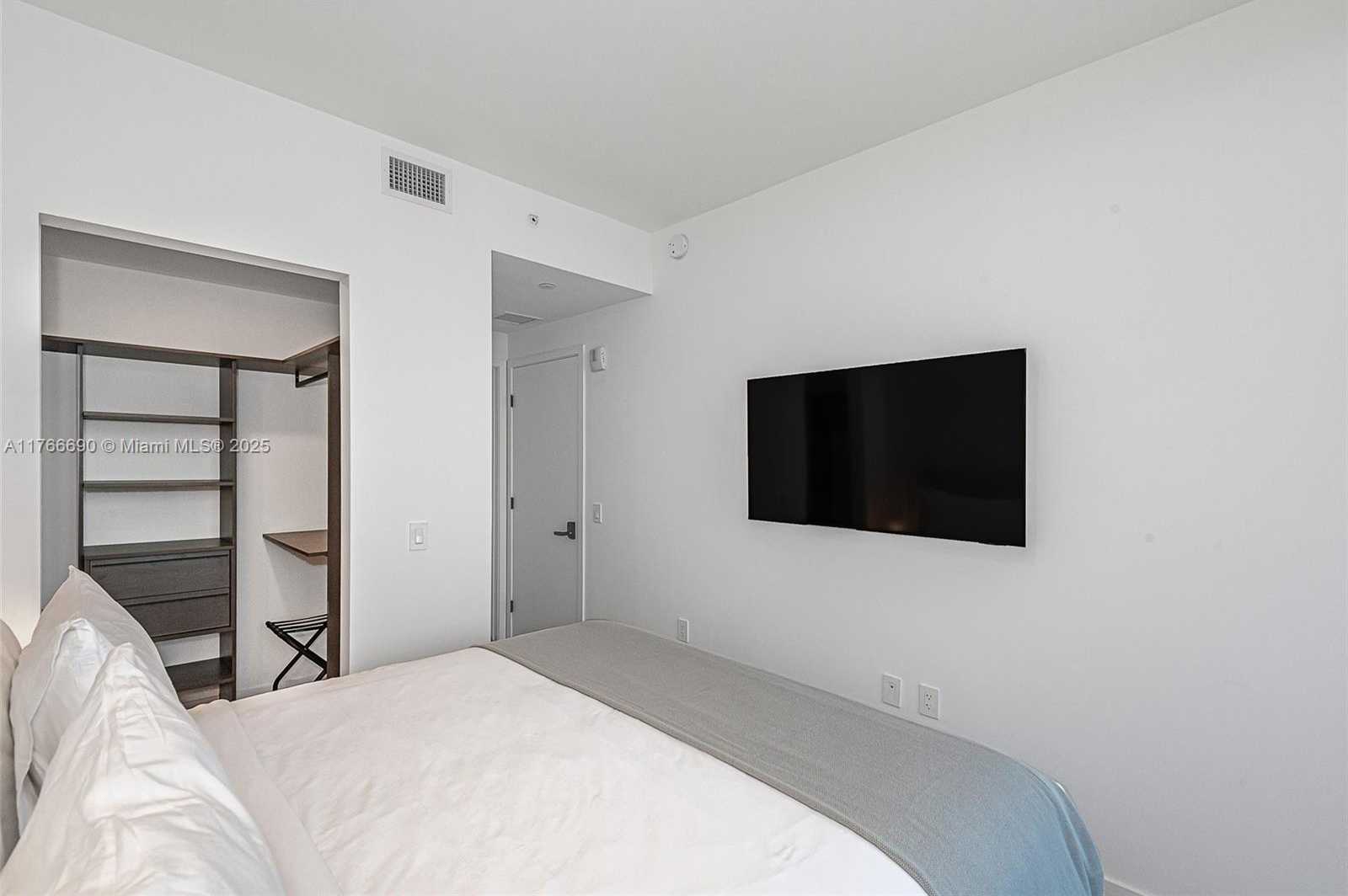 Small Image of 398 NORTH EAST 5TH ST #4211, Miami Number 31