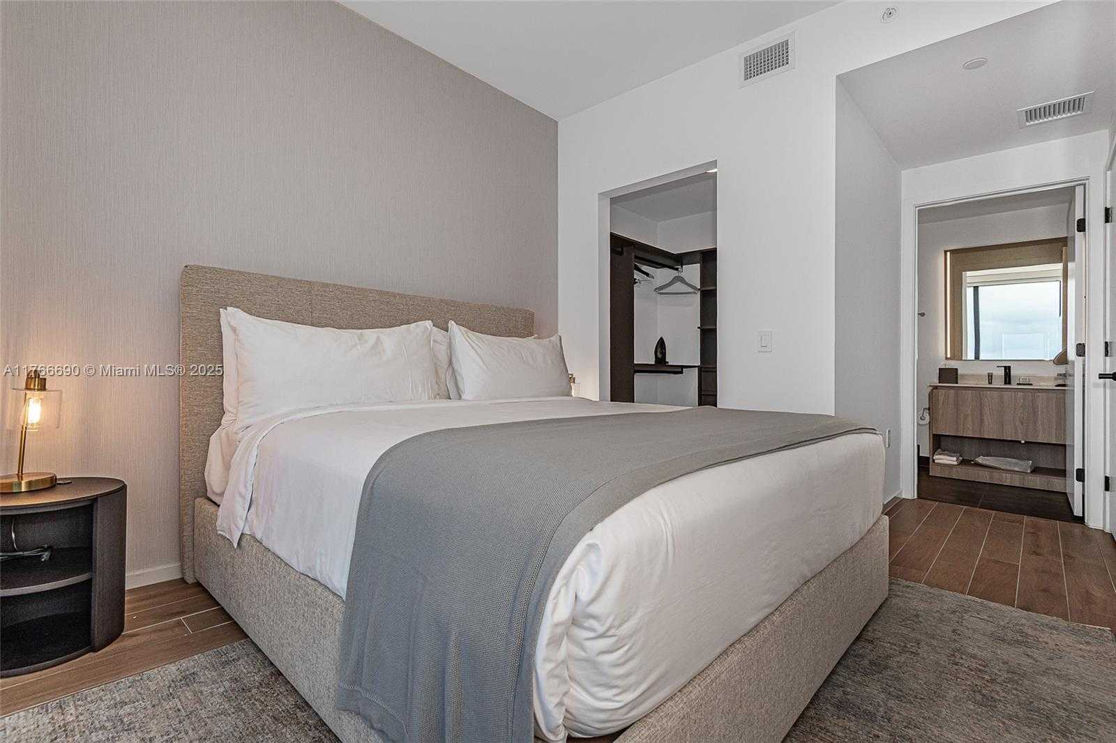 Small Image of 398 NORTH EAST 5TH ST #4211, Miami Number 32