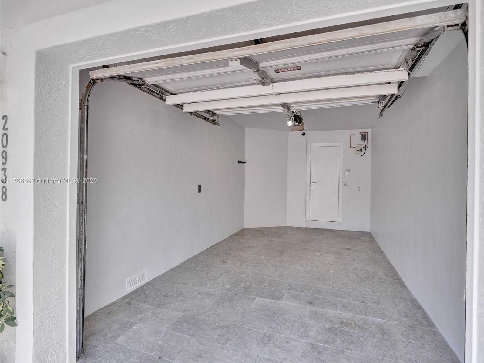Small Image of 20938 NORTH EAST 37TH CT, Aventura Number 32
