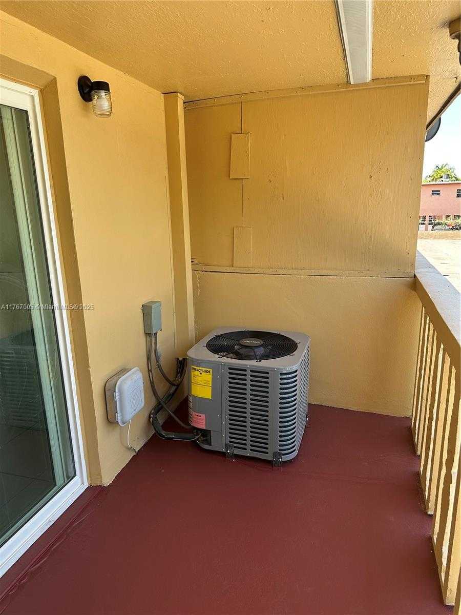 Small Image of 1085 WEST 71ST ST #26, Hialeah Number 17