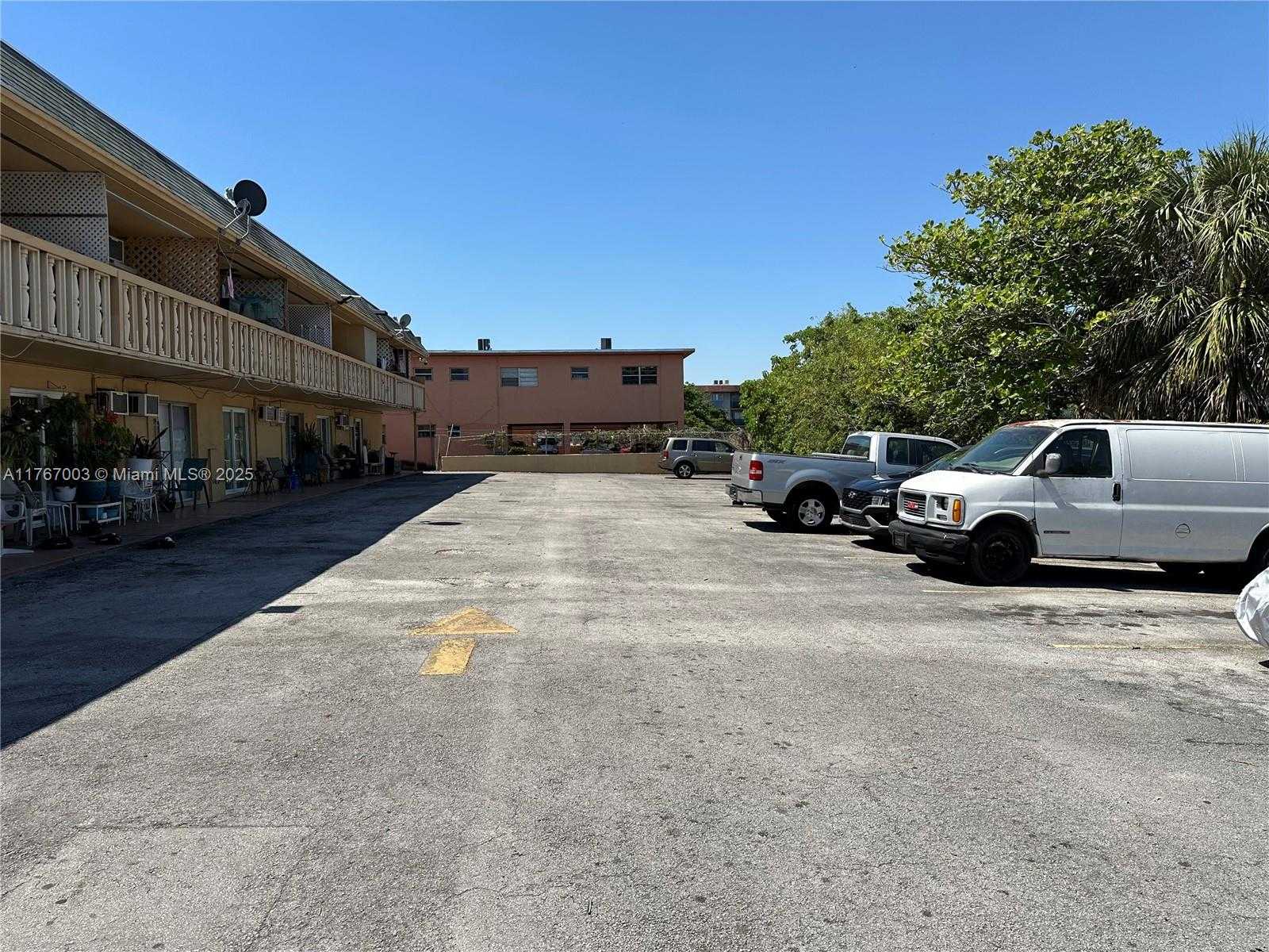 Small Image of 1085 WEST 71ST ST #26, Hialeah Number 19