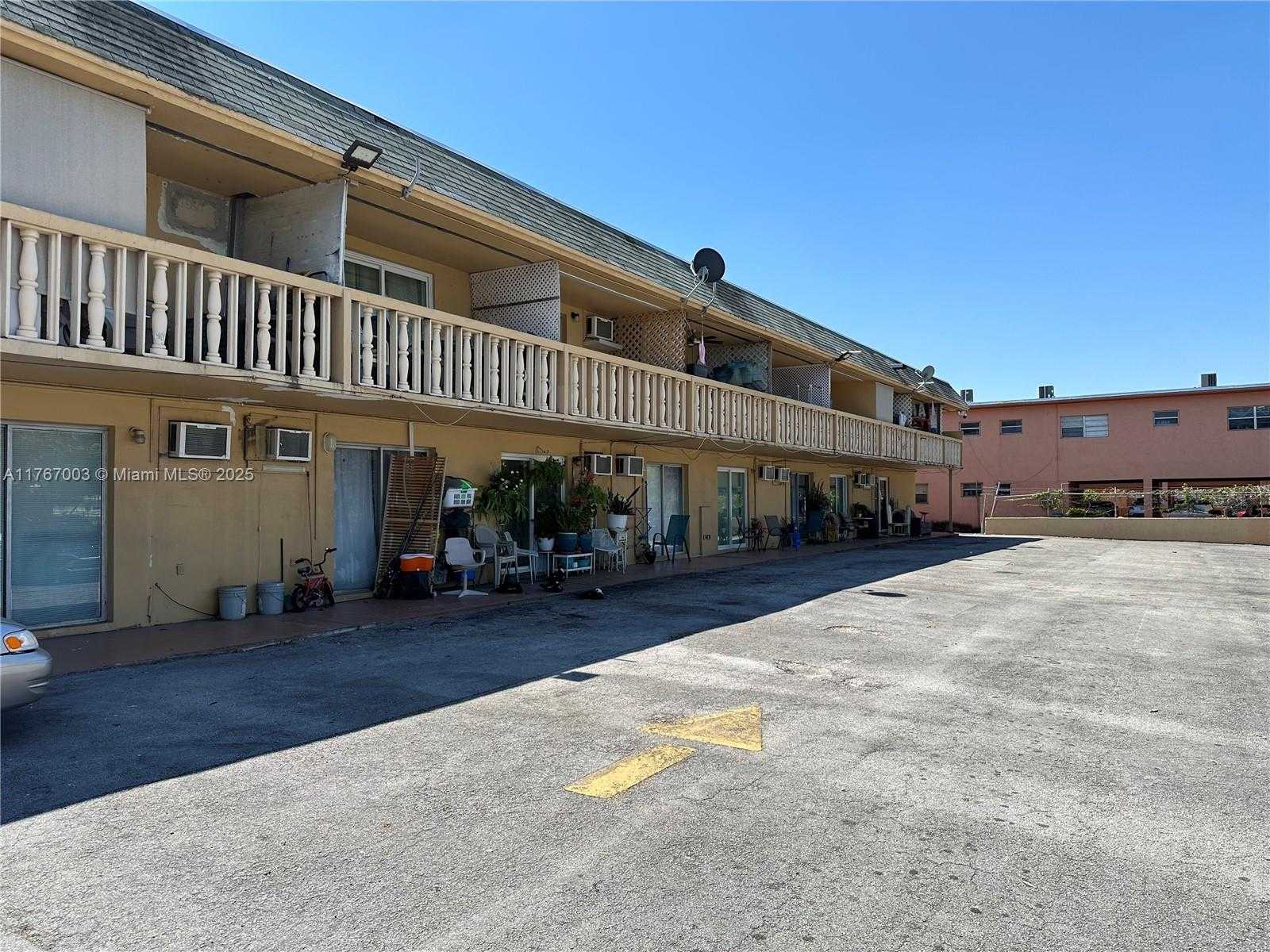 Small Image of 1085 WEST 71ST ST #26, Hialeah Number 2